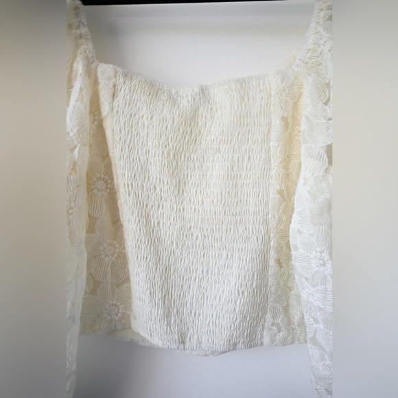 En Saison Cropped Floral Creme Blouse NWT - Picture 9 of 11